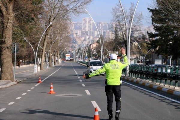 İçişleri Bakanı Ali Yerlikaya'nın açıklamasına göre, emniyet ve jandarma trafik