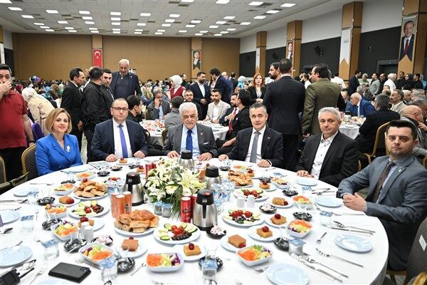 Nazım Hikmet Kültür Merkezi’nde gerçekleşen programda yetim çocuklar ve aileleriyle