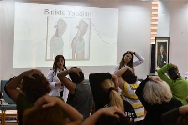 Etkinlik, Dikmen Kadınlar Lokali'nde düzenlenirken, kadınlara günlük yaşamda sık karşılaşılan