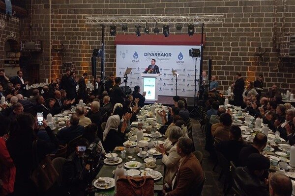 DEVA Partisi Genel Başkanı Ali Babacan, Diyarbakır’da iftar yemeği düzenledi.