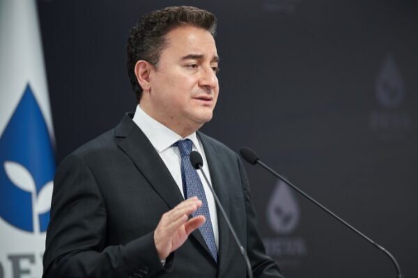 Görüşme, DEVA Partisi Genel Merkezinde gerçekleştirildi. Toplantı sonrası basın mensuplarına