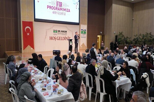 Etkinlik, Bahçelievler Kongre Merkezi'nde düzenlendi ve Bahçelievler Belediye Başkanı Dr.