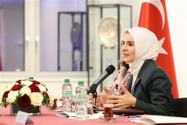 Aile ve Sosyal Hizmetler Bakanı Göktaş, Antalya Belediyesi’ni ziyaret ederek,
