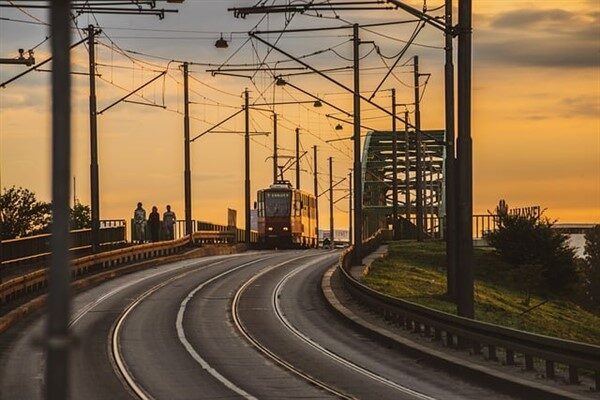 Ulaştırma ve Altyapı Bakanı Abdulkadir Uraloğlu, Tahran-Van tren seferlerinin yeniden