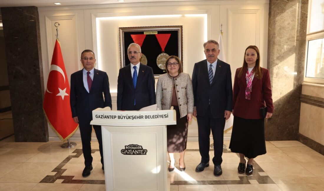 Ulaştırma ve Altyapı Bakanı Abdulkadir Uraloğlu, Gaziantep Büyükşehir Belediye Başkanı