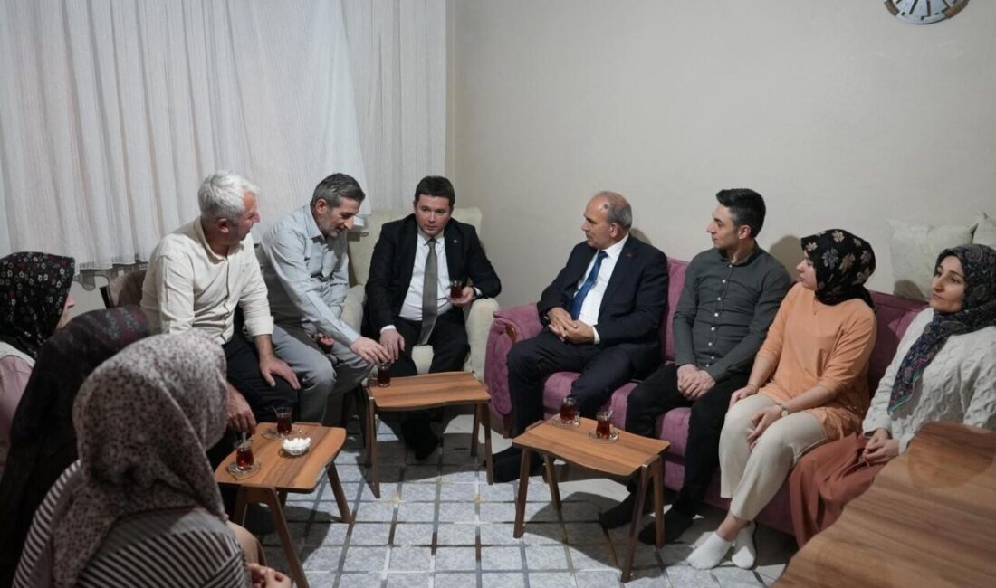 Osmangazi Belediye Başkanı Erkan Aydın, CHP Osmangazi İlçe Başkanı Raşit