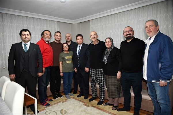 Başkan Aydın, gerek iftar sofraları kurarak, gerekse de iftar sonrası