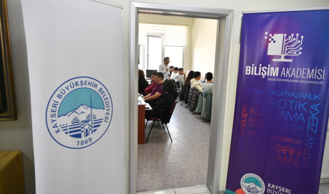 Büyükşehir Belediye Başkanı Dr. Memduh Büyükkılıç, Bilişim Akademisi’ni ziyaret ederek,