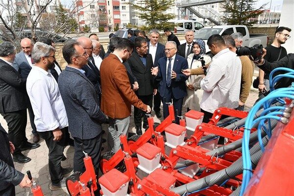Kayseri Belediye Başkanı Büyükkılıç, AK Parti Kayseri İl Başkanı Hüseyin