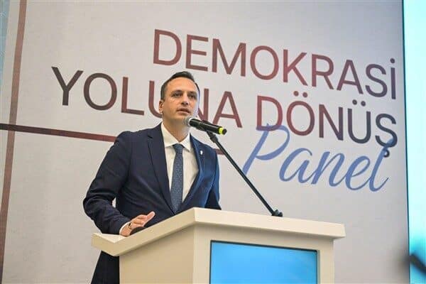 Türkiye’nin demokrasiye geçiş süreçleri ve dünya deneyimleri, Bornova Belediyesi’nin ev