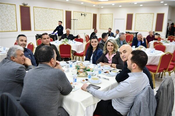 Misafirlere “meslektaşlarım” diye hitap eden Şahin, “Gelin hep birlikte Mamak’ı