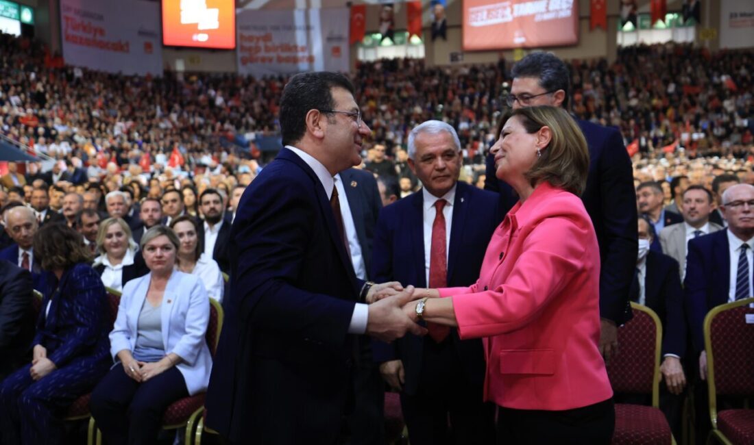 Başkan Ünlüce, konuşmasına “Bu heyecan, demokrasiye, adalete ve özgürlüğe susamış
