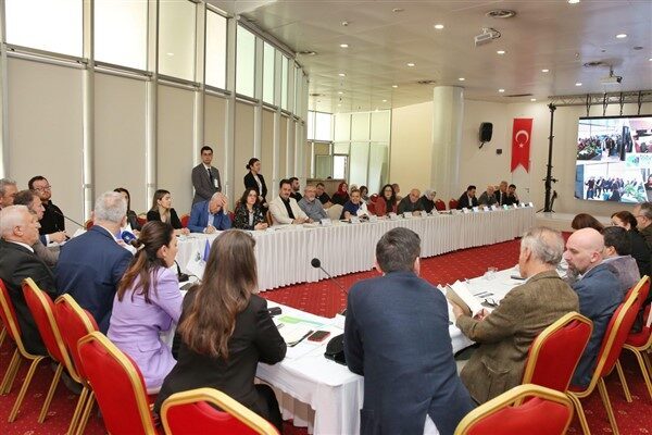 Kentin geleceğini ilgilendiren projelerde Danışma Kurulu ile birlikte karar vereceklerini