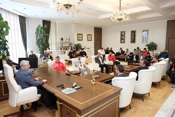 Arnavutluk’un Tiran kentinde düzenlenen U23 Avrupa Güreş Şampiyonası'nda mücadele eden