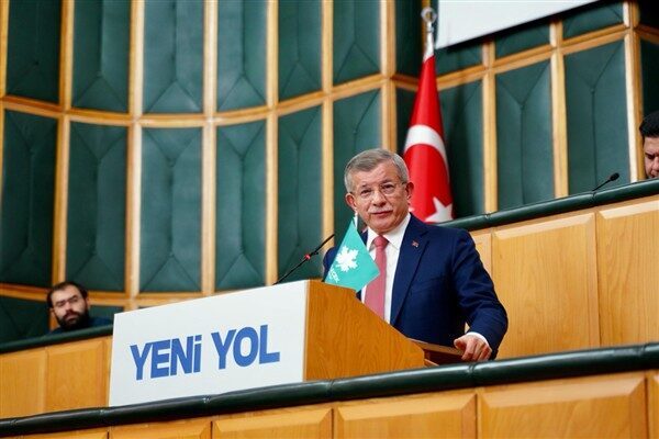 Gelecek Partisi Genel Başkanı Davutoğlu, TBMM’de yaptığı konuşmada kendisini sadece