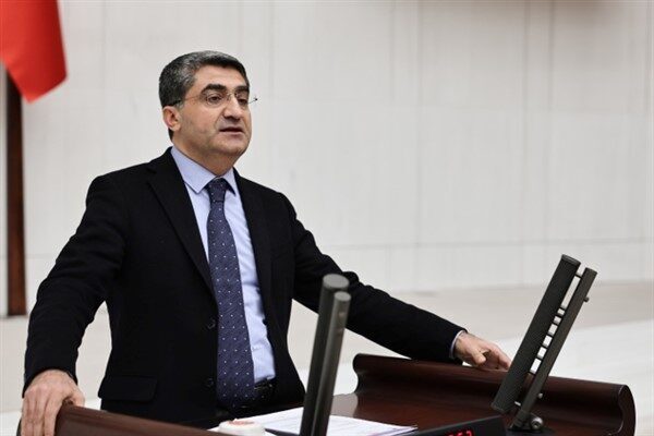 DEVA Partisi Genel Başkan Yardımcısı ve Mersin Milletvekili Ekmen, katıldığı