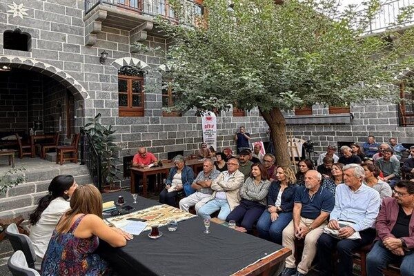 Diyarbakır'da faaliyet gösteren Diyarbakır Tanıtma, Kültür, Sanat ve Araştırma Vakfı