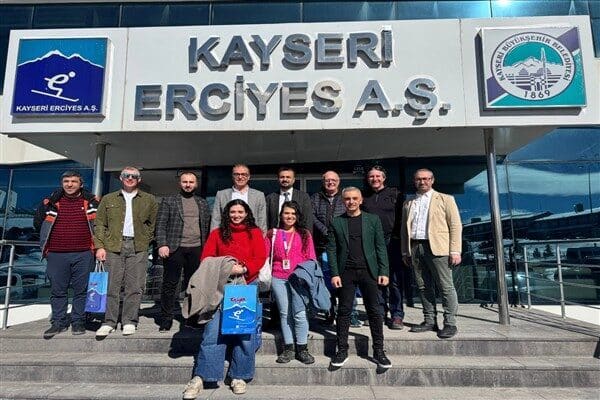 Şirket, Türkiye'deki kayak merkezlerini incelemek amacıyla Erciyes'i ziyaret etti. Ziyarete,