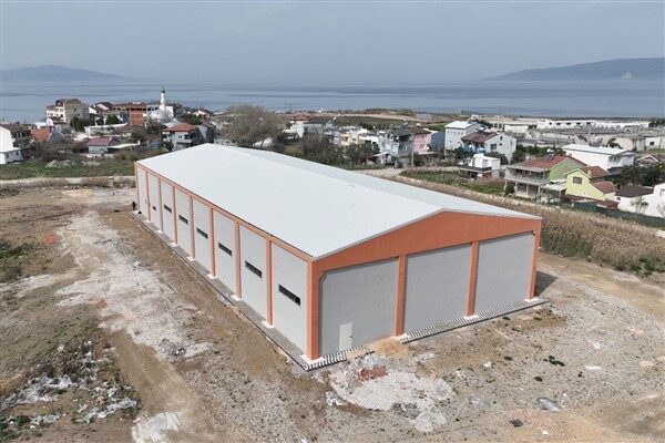 Bursa Büyükşehir Belediyesi tarafından hayata geçirilen Gemlik Spor Salonu açılışa