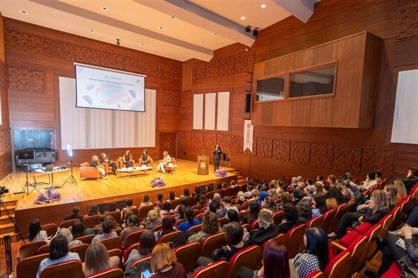 İzmir Büyükşehir Belediyesi tarafından 8 Mart Dünya Emekçi Kadınlar Günü’nde