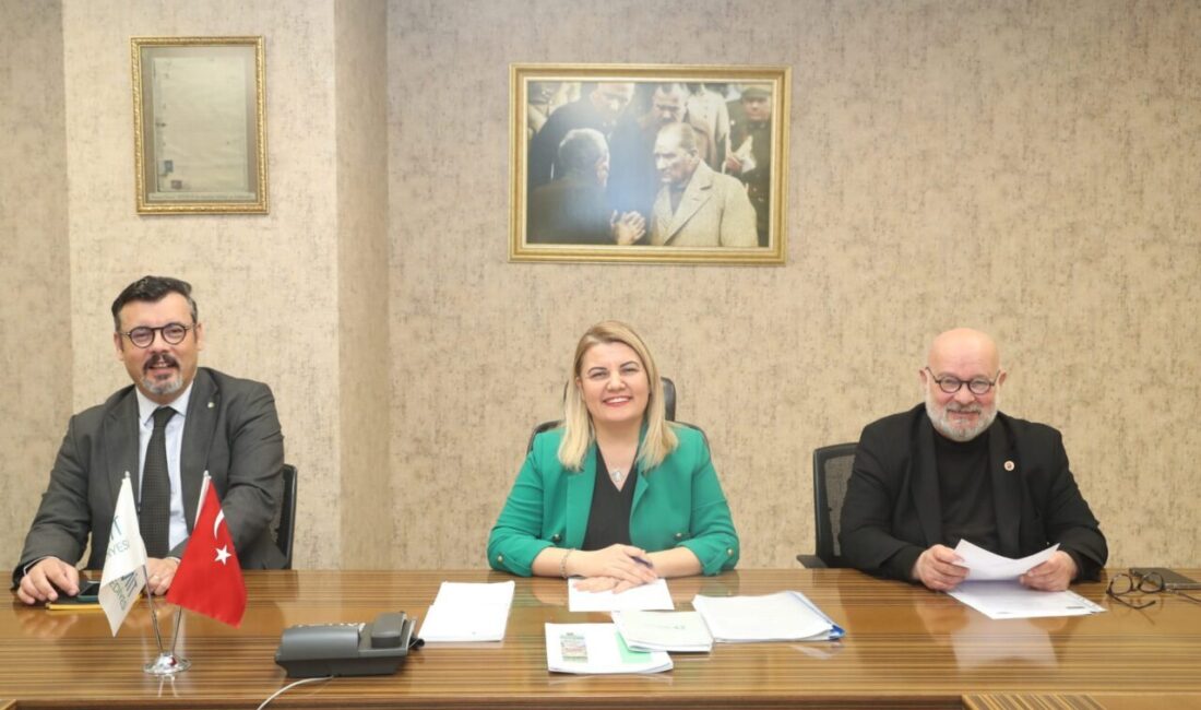 İzmit Belediyesi Başkanı Fatma Kaplan Hürriyet ve başkan yardımcıları, hayata