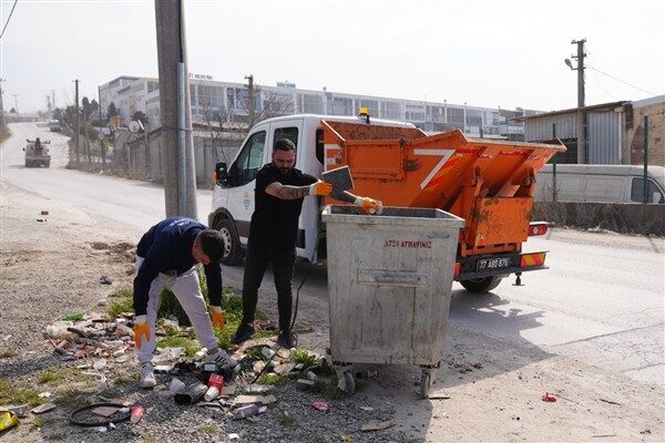 Kirazlı Sanayi Sitesi içerisinde zamanla biriken çöp ve moloz atıkları