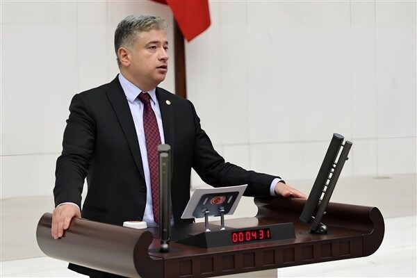 Mesajında Çanakkale Zaferi’nin, milletin geleceğine önemli bir miras bıraktığını ifade