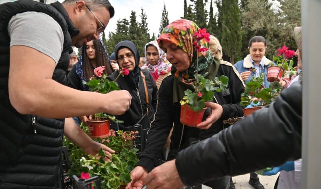 Ramazan Bayramı öncesi il genelindeki mezarlıklarda yıl boyunca devam eden