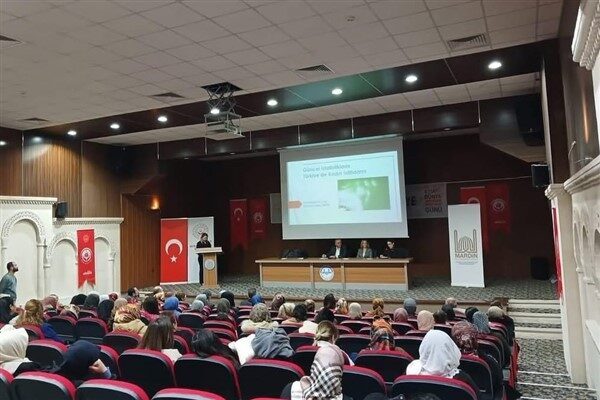 Kadın istihdamının ele alındığı programda, kadınların iş gücüne katılımı üzerine
