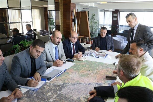 Alaşehir Belediye Başkanı Ahmet Öküzcüoğlu’nu ziyaret eden Doç. Dr. Avşar,
