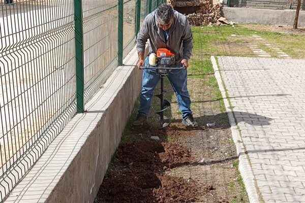 Mazıdağı Belediyesi'ne bağlı Park ve Bahçeler Müdürlüğü, ilçedeki yeşil alanların