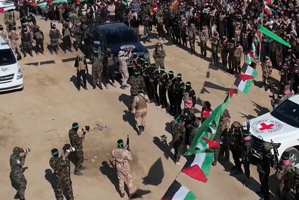 Habere göre serbest bırakılan rehinelerden biri ABD vatandaşı olan asker