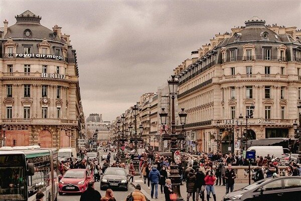 Başkent sakinleri' 23 Mart Pazar günü "Paris'te tüm mahallelere yayılmış