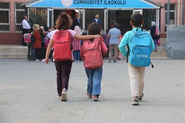 Şanlıurfa Valisi Hasan Şıldak'ın çeşitli sebeplerle sürekli devamsız olan, okula