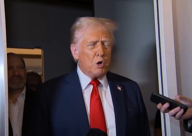 Trump, Pazar günü Air Force One uçağında gazetecilere konuşurken, "Bu