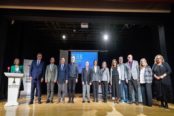  Konuşmasında sağlık politikalarında yaşanan sorunlara değinen Başkan Tugay, “Bu ülkenin