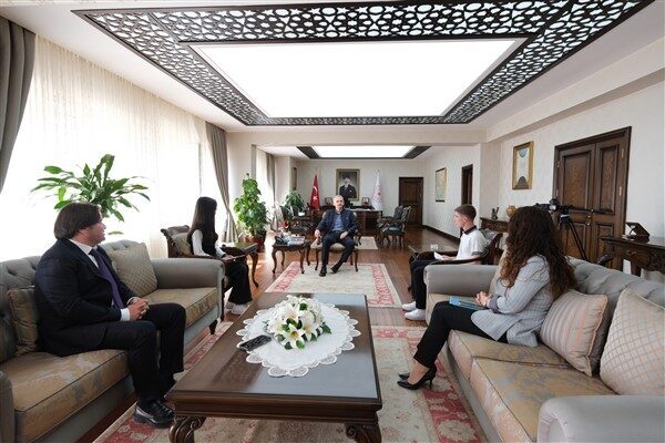 Karaman Valisi Mehmet Fatih Çiçekli, Karaman Lisesi öğrencileri tarafından hazırlanan