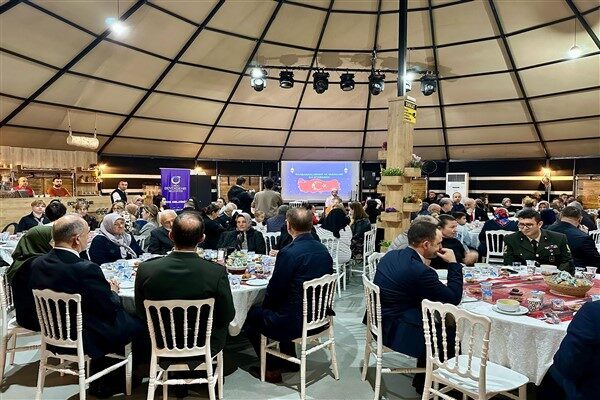 Ordu Büyükşehir Belediyesi Kültür Otağı’nda düzenlenen yemek programına, Vali Muammer