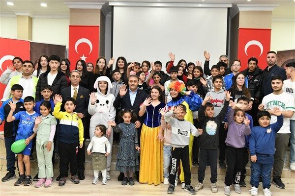 Polis evinde düzenlenen iftar programına katılan Vali Hasan Şıldak, “Çocuklarımız
