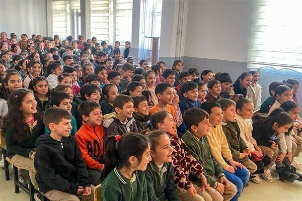 Çocuk ve gençlerin gelişimine katkıda bulunmak için çeşitli sanat ve