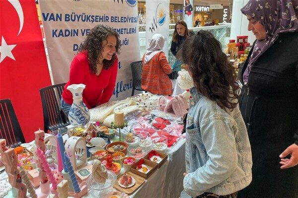 Kadın kooperatiflerinin el emeği ürünlerinin tanıtımına önem veren Kadın ve