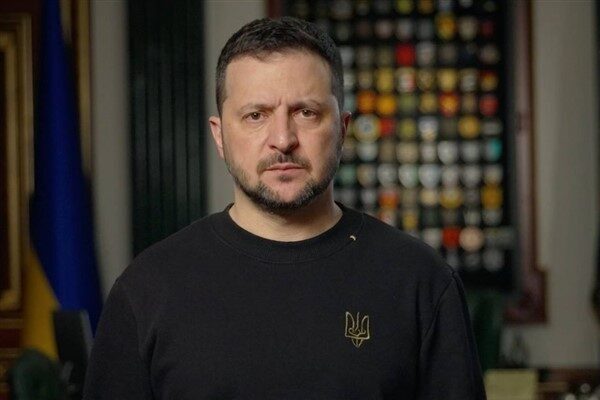 Ukrayna Devlet Başkanı Volodimir Zelenski, Kyiv'de liderlerin toplantısının ardından gazetecilerin