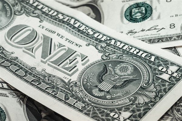 Doların toparlanması altın fiyatlarını olumsuz etkilerken, Trump'ın vergi indirim kararları
