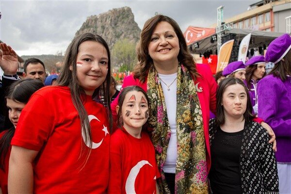 23 Nisan Ulusal Egemenlik ve Çocuk Bayramı, Afyonkarahisar’da sabah saatlerinden
