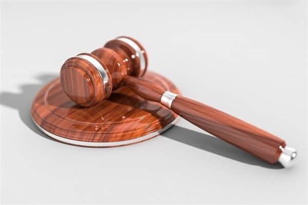 Belediyeden yapılan açıklamada, hukukun üstünlüğünü savunmanın önemine dikkat çekilerek şu