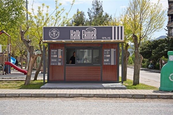 Akhisar’da hizmete başlayan Halk Ekmek projesi kapsamında, ilçedeki fırıncı esnaflardan