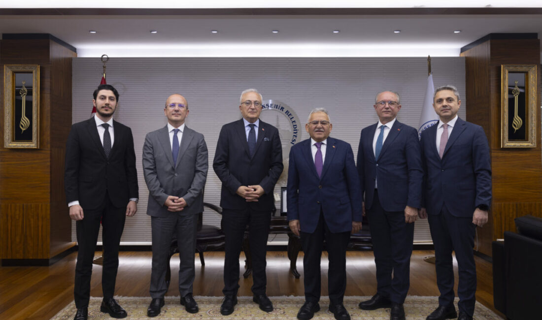 Aksa Doğalgaz Yönetim Kurulu Başkanı Yaşar Arslan ve Başkan Yardımcısı