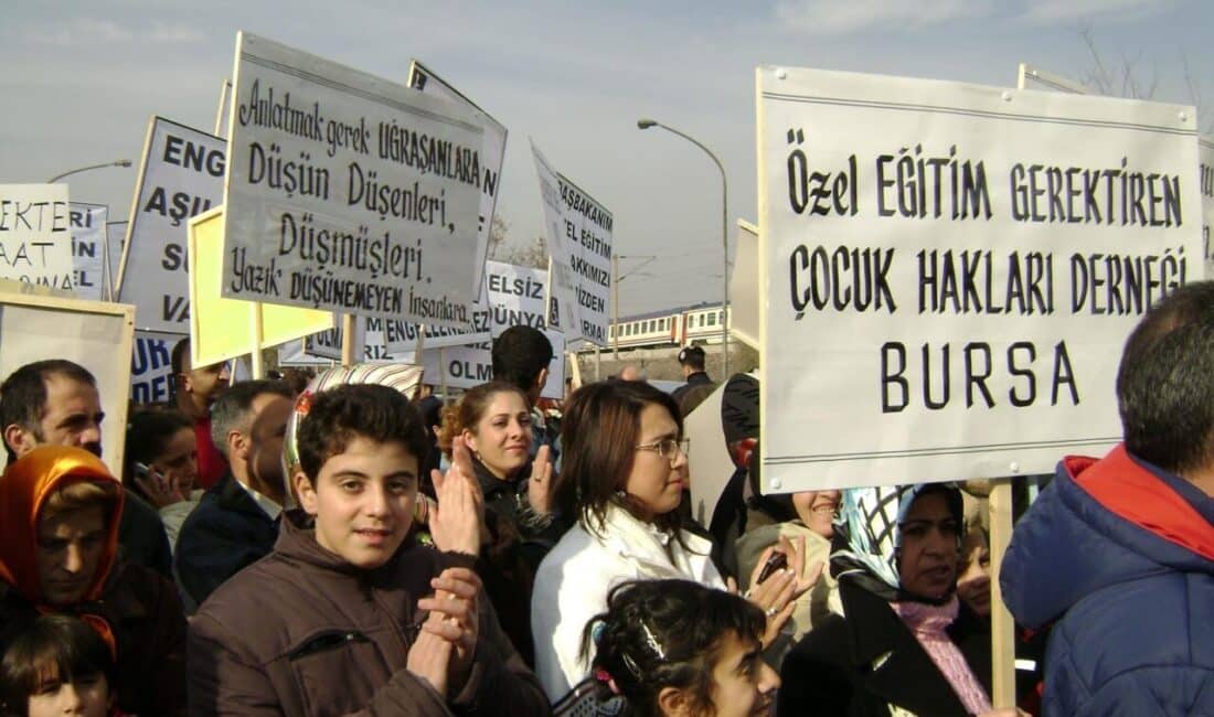 Ankara’daki bir alışveriş merkezinde, 7 yaşındaki Down sendromlu bir çocuğun
