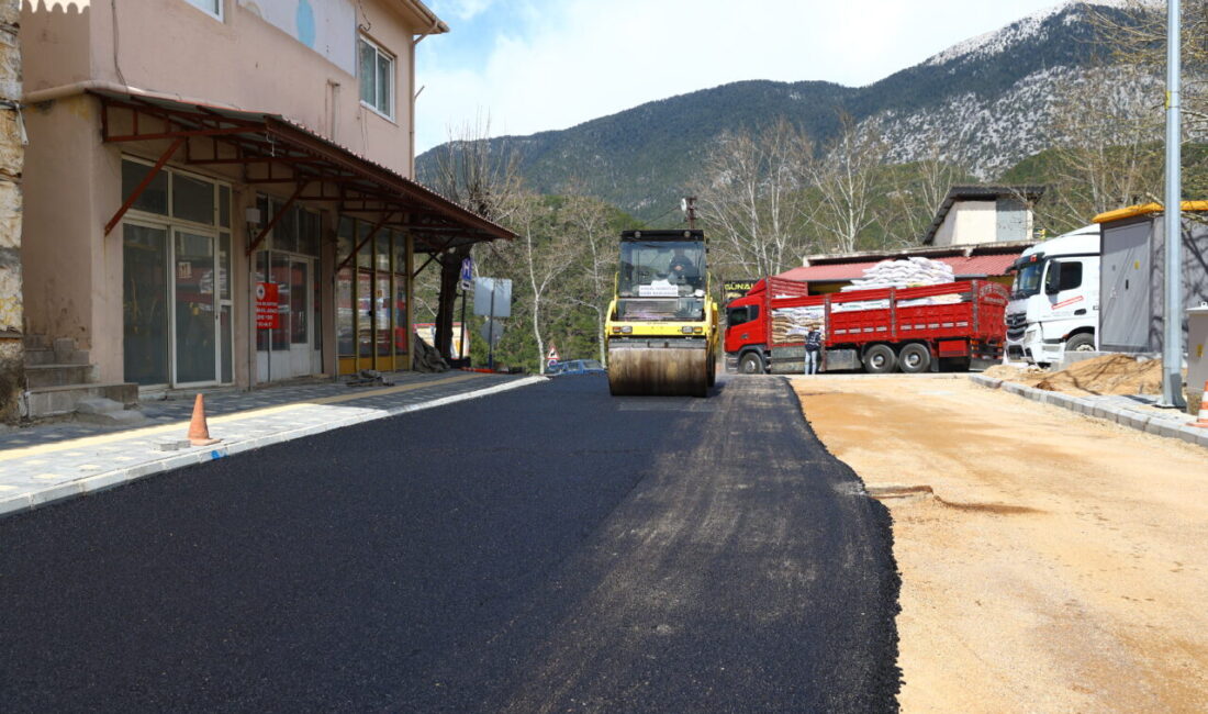 Antalya genelinde sürdürülen yol iyileştirme çalışmalarına devam edilerek, Gündoğmuş Cumhuriyet