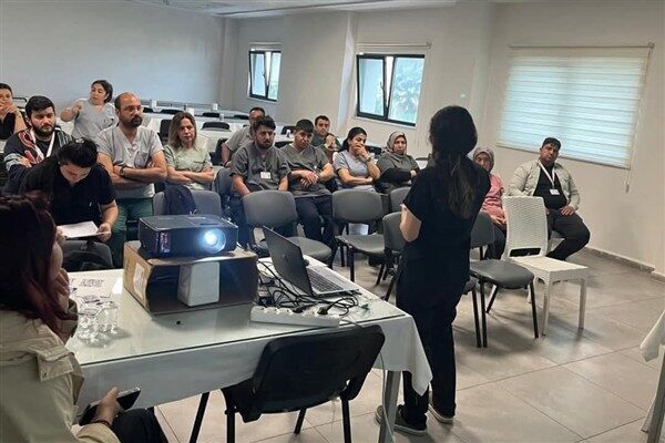 Arsuz Devlet Hastanesi'nde temizlik personeline yönelik özel bir eğitim düzenlendi.